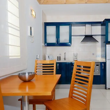 Immaculate 2-bed No 3 In Apartment *