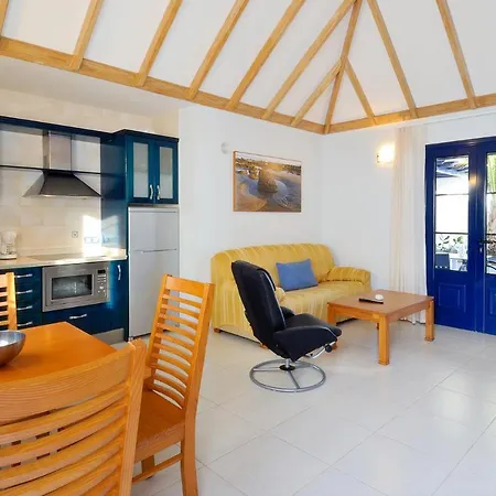 Immaculate 2-bed No 3 In Playa Blanca (Lanzarote)