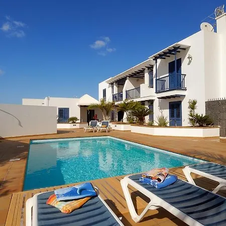 Immaculate 2-bed No 3 In Apartment Playa Blanca (Lanzarote)